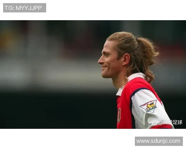 探寻44号足球明星的传奇故事与辉煌成就有哪些值得铭记的瞬间